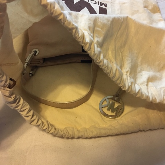 Michael Kors Purse with DustBag 🚨PRICE DROP‼️ - Picture 3 of 8